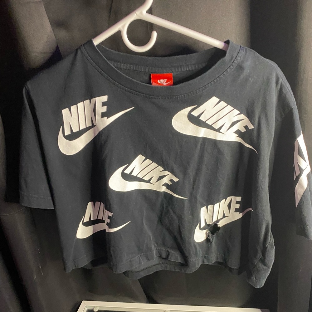 NIKE Cropped Short Sleeve Shirt